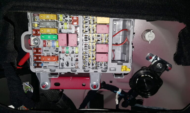 fuse-box-diagram-alfa-romeo-giulietta-and-relay-with-assignment-and