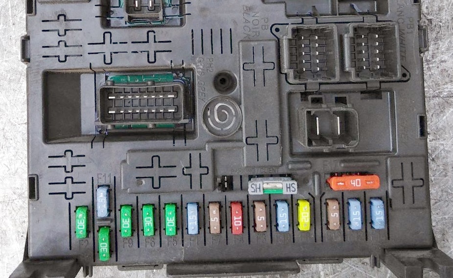 Fuse box diagram Citroen C4 and relay with assignment and location