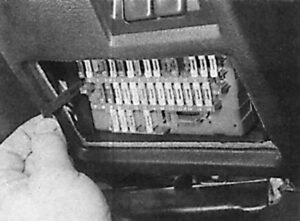 fuse-box-diagram-peugeot-405-and-relay-with-assignment-and-location