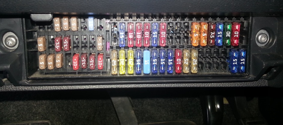 Photo of the fuse box in the cabin Skoda Fabia 2