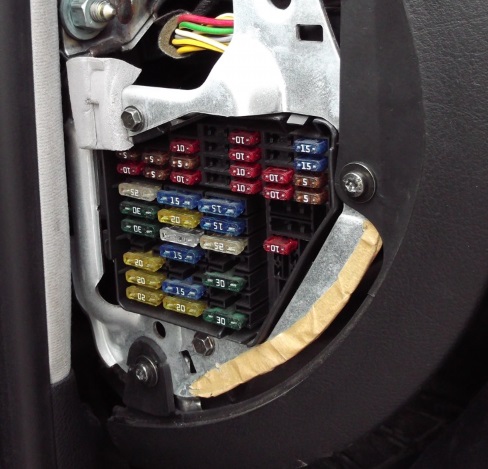 Fuse box diagram Volkswagen Passat B5 and relay with assignment and ...