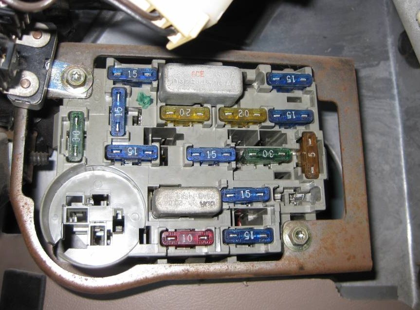 Fuse box diagram Ford Aerostar and relay with assignment and location