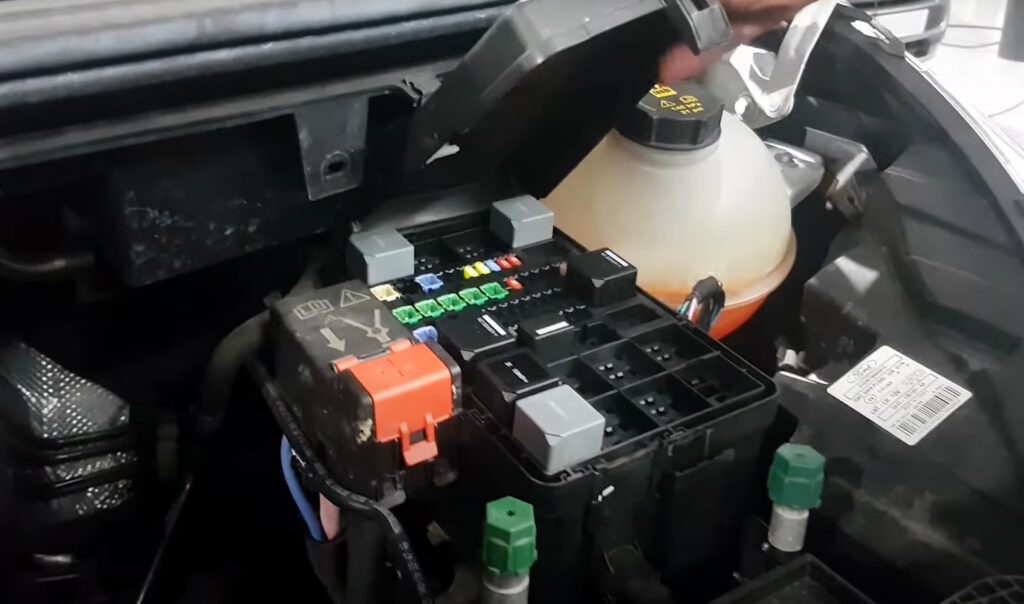 engine comp fuse box