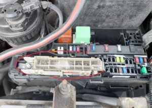 Fuse box diagram Toyota Hilux 7G and relay with assignment and location
