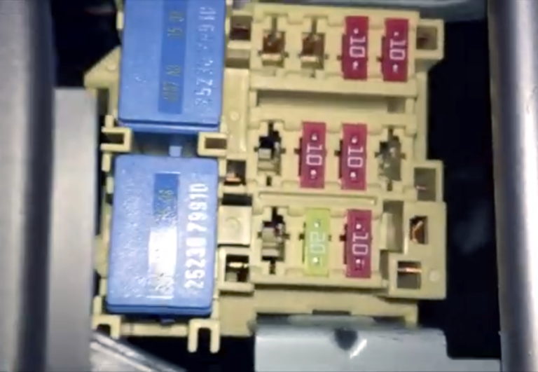 Fuse box diagram Nissan Qashqai j11 and relay with assignment and location