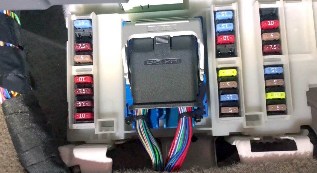 Fuse box diagram Volvo S60 (2011 - 2018) and relay with assignment and