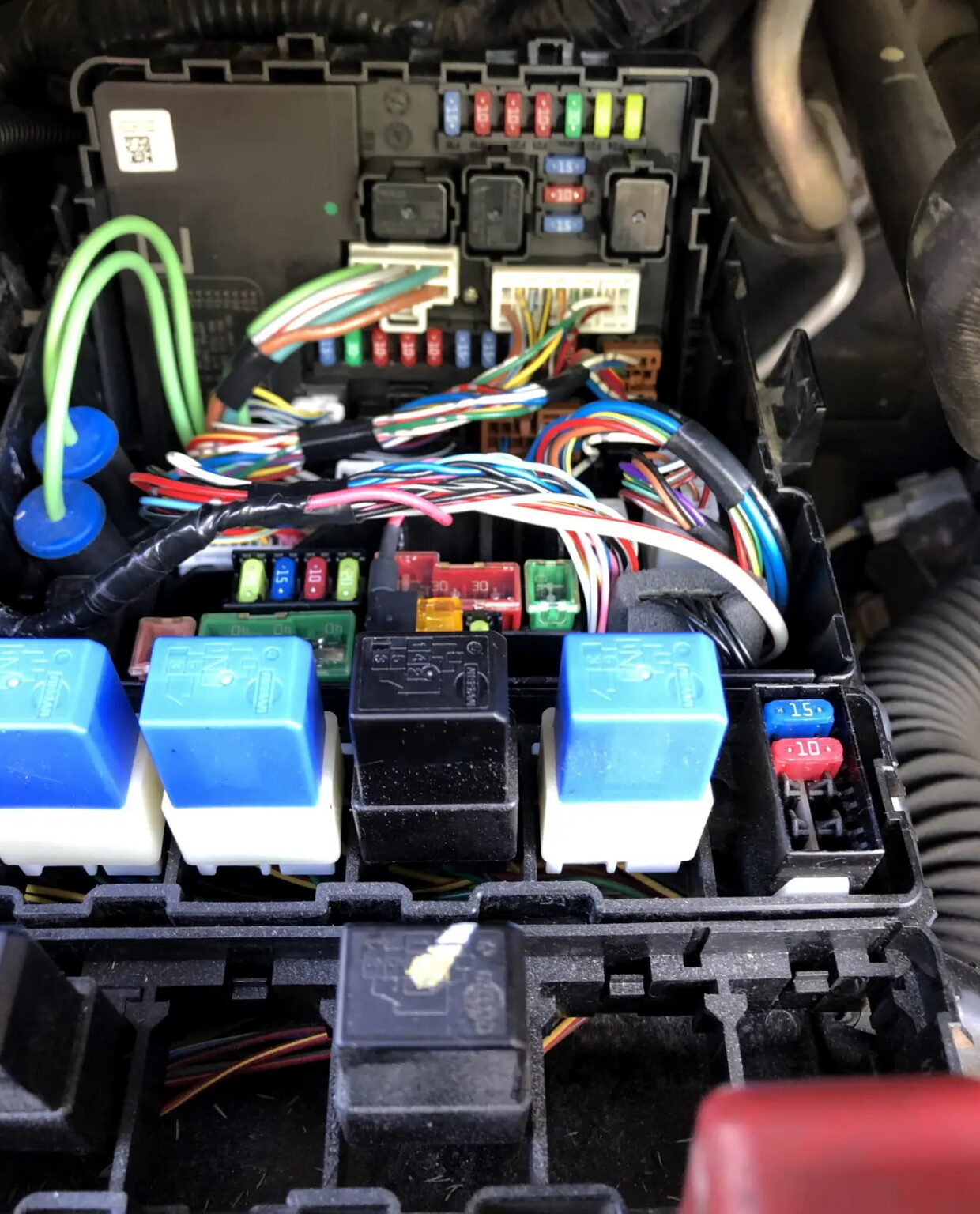 Fuse box diagram Nissan Armada 2003 - 2016 relay with assignment and