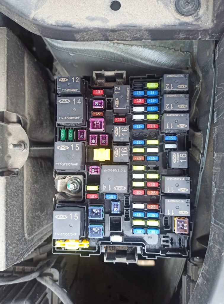 fuse box under the hood