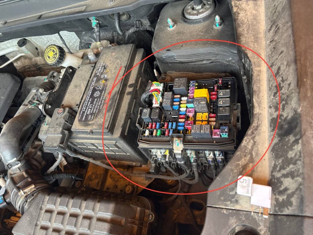 photo fuse box under the hood